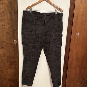 Black/Grey Camouflage Skinny Pants
